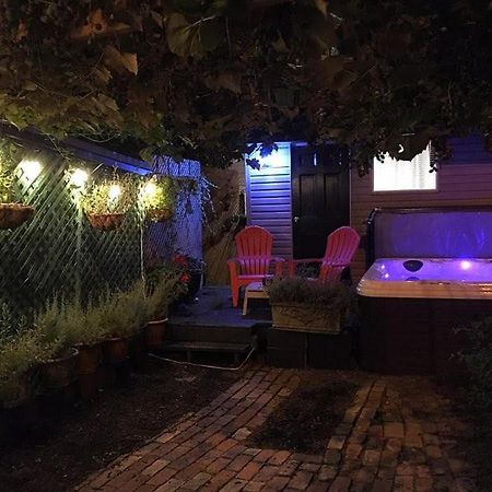Love-Nest With Private Hot Tub 多伦多 外观 照片