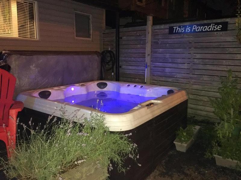 Love-Nest With Private Hot Tub 多伦多 外观 照片